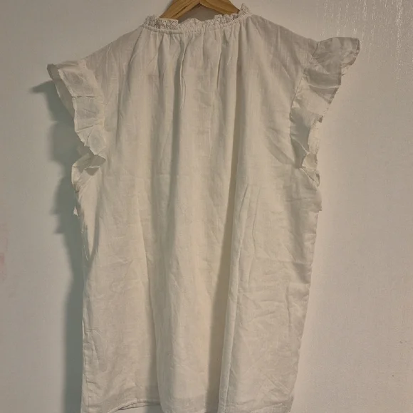 Chic White Ruffled Blouse - Picture 3 of 5